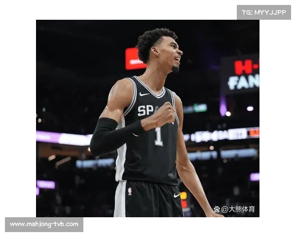 文班亚马剃光头后首战，22分10篮板率队取胜