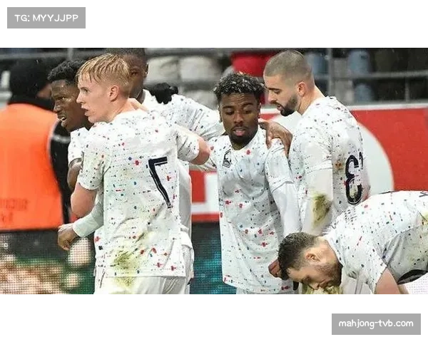 里尔3-0完胜兰斯,结束联赛三轮不胜 里尔3-0完胜兰斯,结束联赛三轮不胜